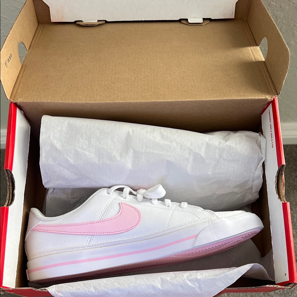 Nike White and Pink Casual Sneakers 7Y or 8.5 Women’s NWT